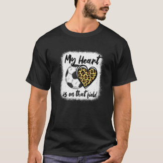 Camiseta Mi corazón está en ese baile de fútbol de campaña 