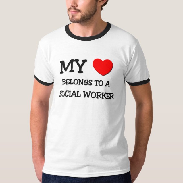 Camiseta Mi corazón pertenece a un ASISTENTE SOCIAL (Anverso)