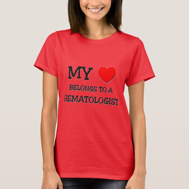 Camiseta Mi Corazón Pertenece A Un HEMATÓLOGO (Anverso)