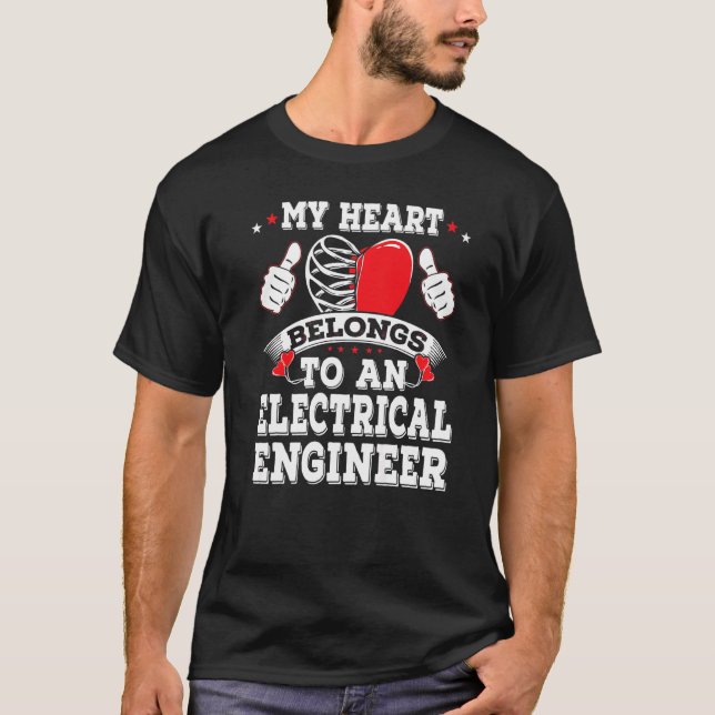 Camiseta Mi Corazón Pertenece A Un Ingeniero Eléctrico Vale (Anverso)