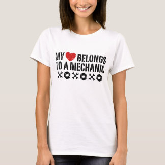Camiseta Mi Corazón Pertenece A Un Mecánico