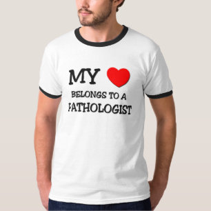 Camiseta Mi corazón pertenece a un PATÓLOGO