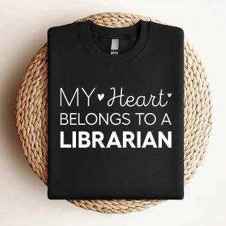 Camiseta Mi corazón pertenece a una bibliotecaria Lindo bib