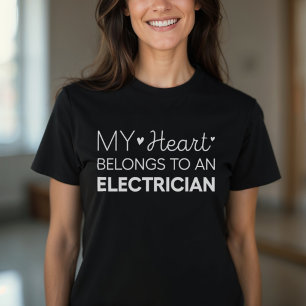 Camiseta Mi Corazón Pertenece A Una Electricia De Corte Elé