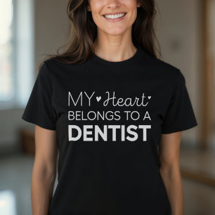 Camiseta Mi Corazón Pertenece A Una Mujer Dentista Cuta Den