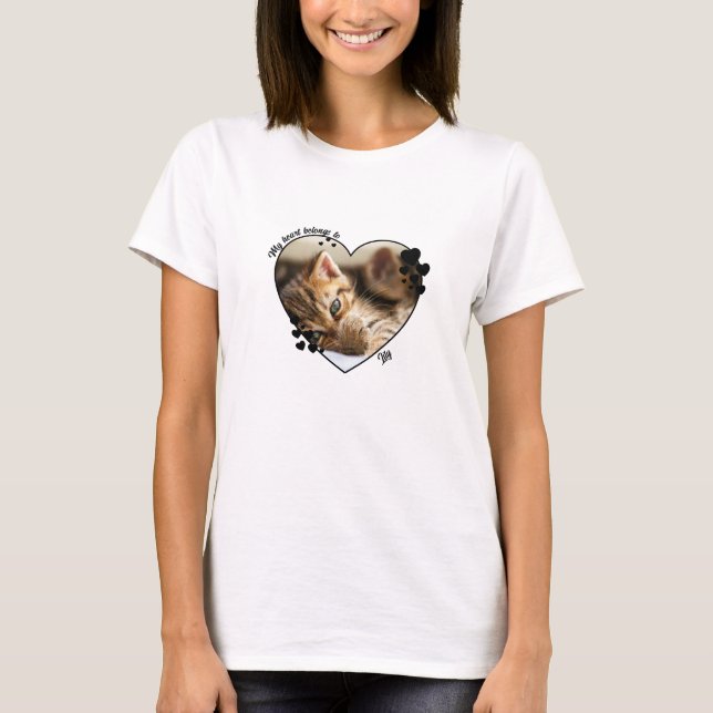 Camiseta Mi corazón pertenece al gato personalizado T-Shirt (Anverso)