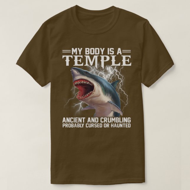 Camiseta Mi Cuerpo Es Un Templo Antiguo Y Un Tiburón Que Se (Diseño del anverso)