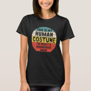 Camiseta Mi disfraz humano soy Halloween de tiburones marti