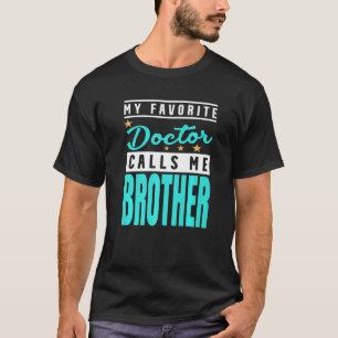 Camiseta Mi doctor favorito me llama hermano doctor hermano