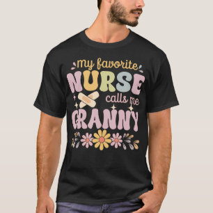 Camiseta Mi Enfermera Favorita Me Llama Abuela Groovy