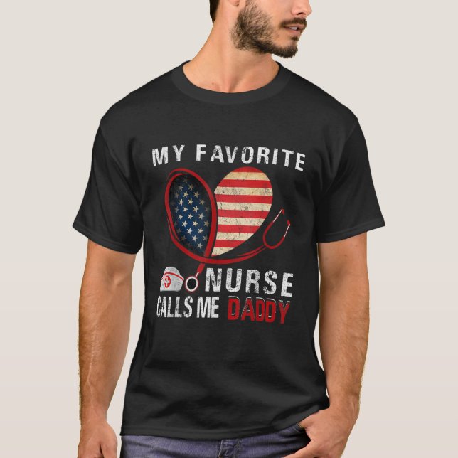 Camiseta Mi enfermera favorita me llama Día de los padres d (Anverso)
