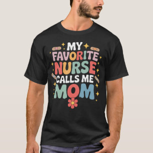 Camiseta Mi enfermera favorita me llama diseño floral retro