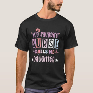 Camiseta Mi enfermera favorita me llama hija divertido regi