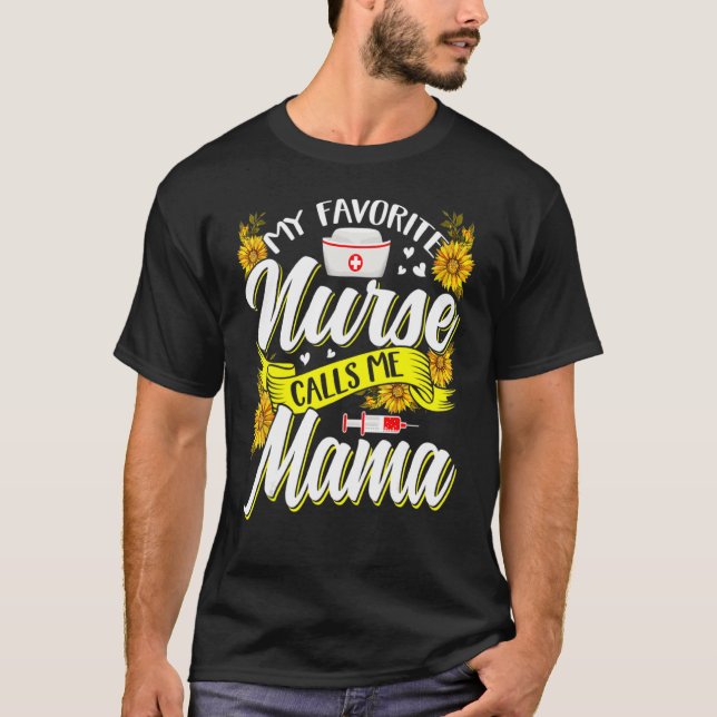 Camiseta Mi enfermera favorita me llama mamá Enfermería Mot (Anverso)