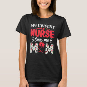 Camiseta Mi enfermera favorita me llama mamá flores lindas
