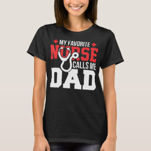 Camiseta Mi enfermera favorita me llama papá, padre y Nu de