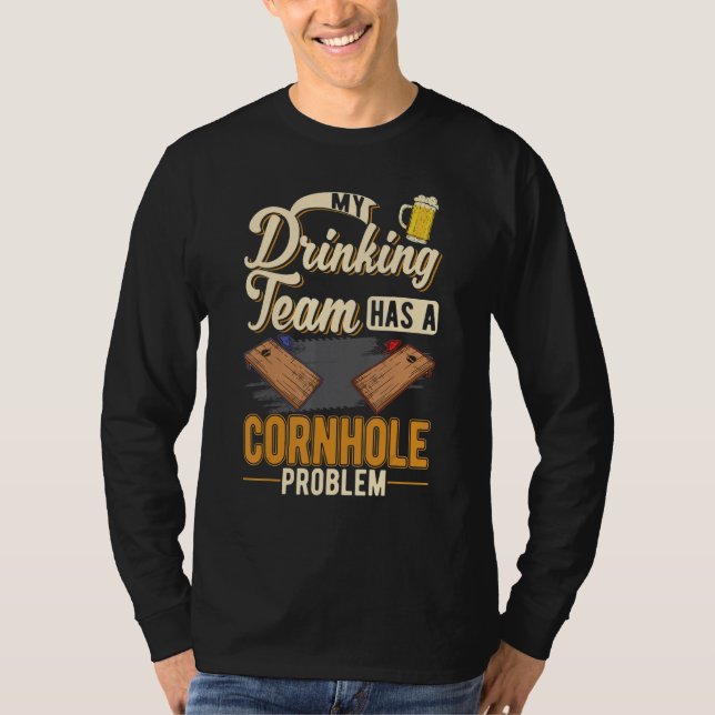 Camiseta Mi equipo de bebida tiene un problema de Cornhole  (Anverso)