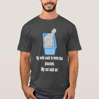 Camiseta Mi esposa dijo que regara los plantadores. Mi gato