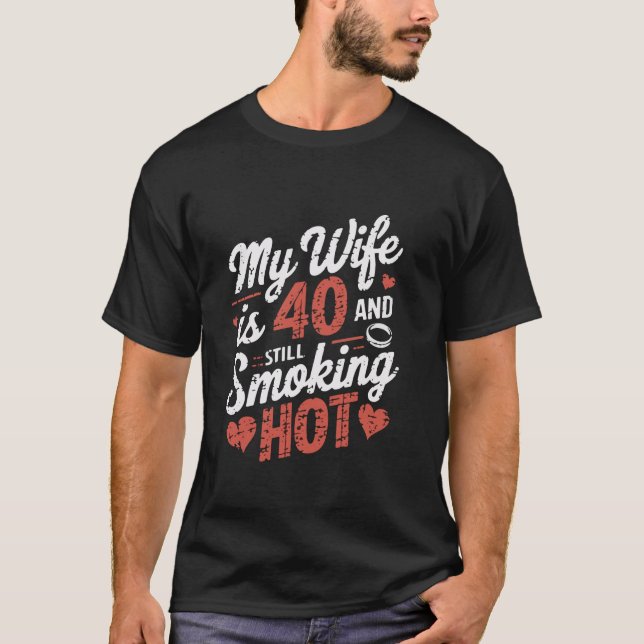 Camiseta Mi esposa es 40 fumadores Caliente Cumpleaños 40 B (Anverso)