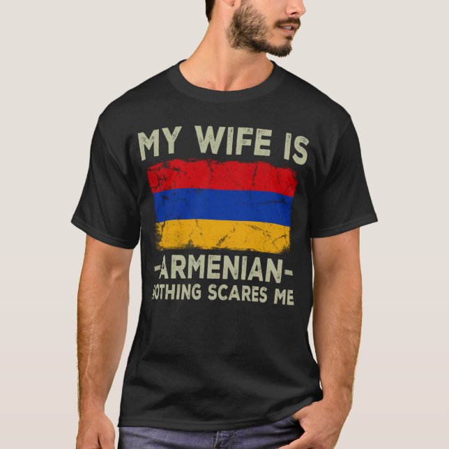 Camiseta Mi esposa es armenia, nada me asusta (Anverso)