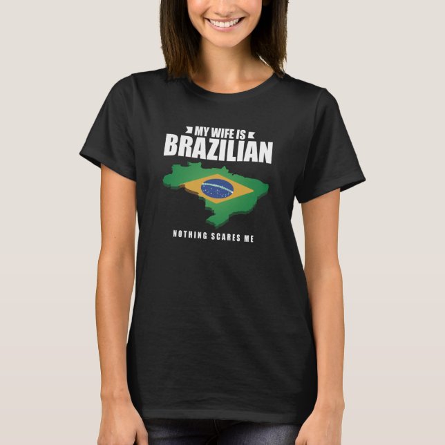 Camiseta Mi esposa es brasileña, nada me asusta a mí como b (Anverso)