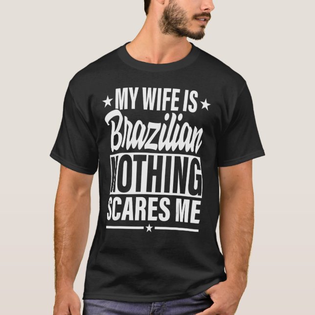 Camiseta Mi esposa es brasileña, nada me asusta a mí como b (Anverso)