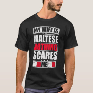 Camiseta Mi esposa es maltesa, nada me asusta, bandera malt