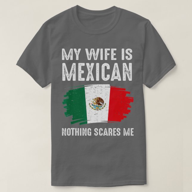 Camiseta Mi esposa es mexicana, nada me asusta, bandera de  (Diseño del anverso)