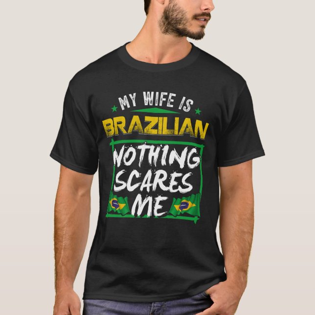 Camiseta Mi Esposa Es Patrimonio Brasileño Y Tiene Bandera  (Anverso)