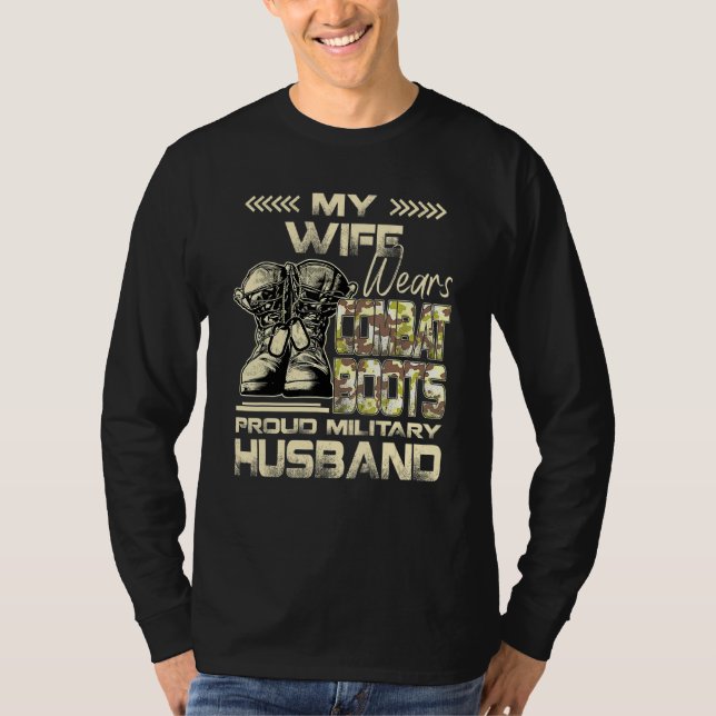 Camiseta Mi esposa lleva botes de combate Orgulloso Esposo  (Anverso)