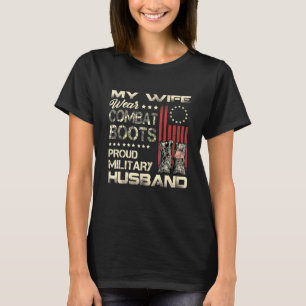 Camiseta Mi esposa lleva botes de combate Orgulloso Esposo 