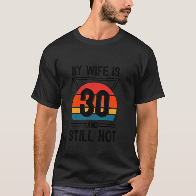 Camiseta Mi esposa tiene 30 años y todavía fuma, es gracios (Anverso)