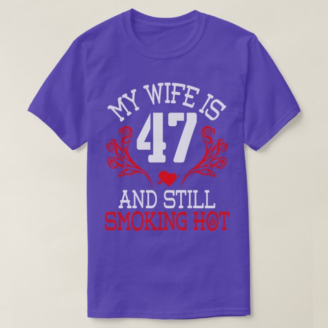 Camiseta Mi Esposa Tiene 47 Años Y Todavía Fuma Happ Calien (Diseño del anverso)