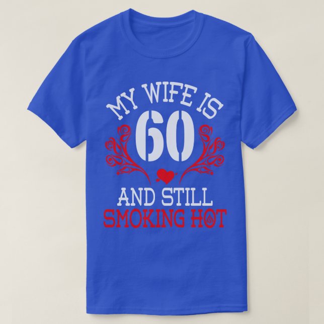 Camiseta Mi Esposa Tiene 60 Años Y Todavía Fuma Happ Calien (Diseño del anverso)