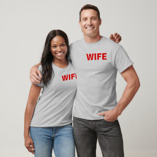 CAMISETA MI ESPOSA VIVE MÁS FUERTE QUE USTED