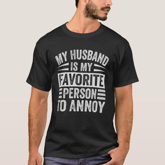 Camiseta Mi Esposo Es Mi Persona Favorita Para Molestar 1 (Anverso)