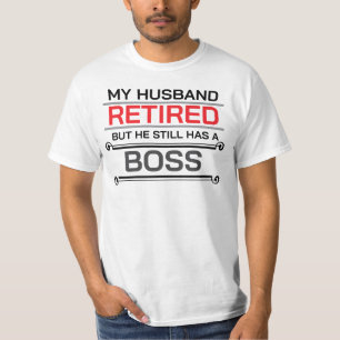 Camiseta Mi Esposo Se Retiró, Pero Todavía Tiene Un Jefe