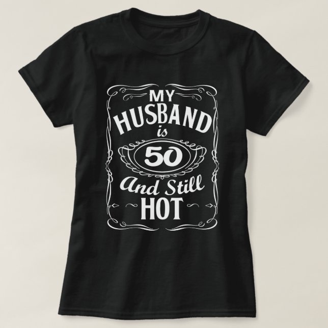 Camiseta Mi Esposo Tiene 50 Años Y Todavía Está Caliente Ca (Diseño del anverso)