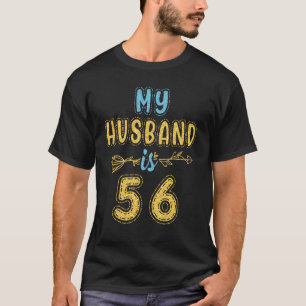 Camiseta Mi Esposo Tiene 56 Años Feliz Cumpleaños Para Él.