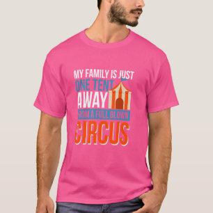 Camiseta Mi Familia Está A Sólo Una Carpa De Un Golpe Compl