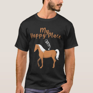 Camiseta Mi Feliz Lugar Está Aquí Caballo Montando A Caball