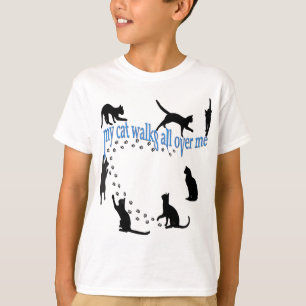 Camiseta "¡Mi gato camina por encima de mí", de frente y 