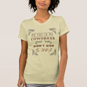 Camiseta ¡Mi gato es mi compañero de trabajo y no firmó un