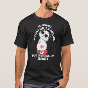 Camiseta Mi gato no es un modelo pero es muy inteligente