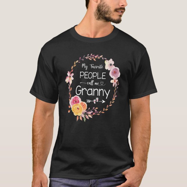 Camiseta Mi Gente Favorita Me Llama Abuela Mujer Flor Gra (Anverso)