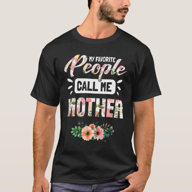 Camiseta Mi Gente Favorita Me Llama Madre Abuela (Anverso)