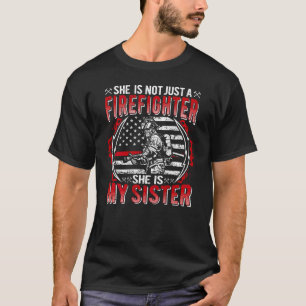 Camiseta Mi hermana es bombero, delgada línea roja bandera 