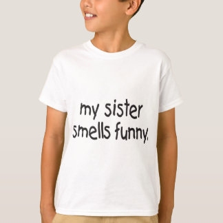 CAMISETA MI HERMANA HUELE DIVERTIDA