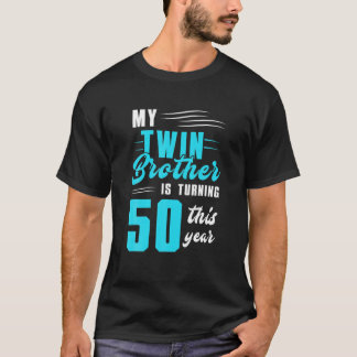Camiseta Mi hermano gemelo cumple 50 años este año