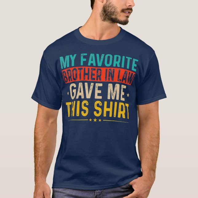 Camiseta Mi Hermano Preferido En La Ley Me Dio Esta Familia (Anverso)
